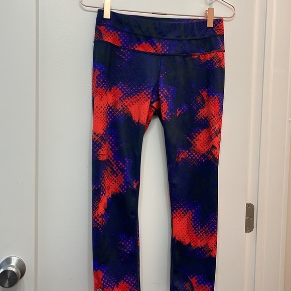 ATHLETA Blue and red 3/4 leggings. Size small - Picture 12 of 12